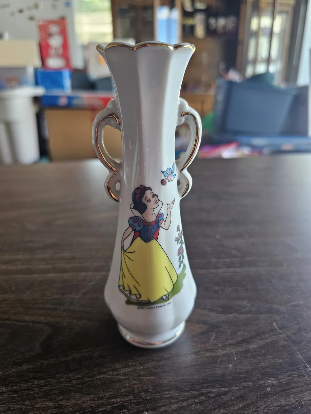 White Porcelain Decorative Vase with Gold Trim - Snow White Motif ❤️💜